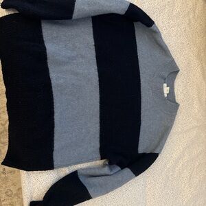 H&M Men's Navy and Gray Striped Crewneck Sweater